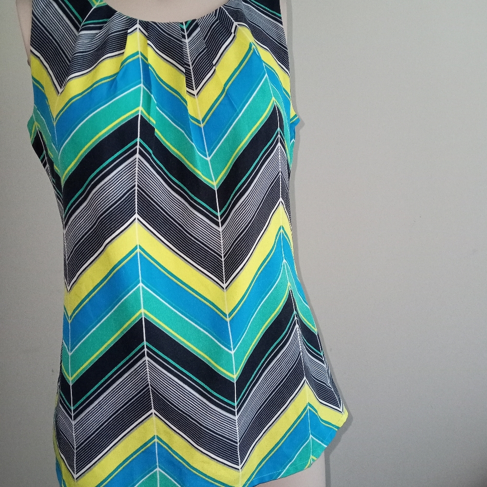 BANANA REPUBLIC geometric print top size extra small - Picture 5 of 7